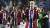 Momen Erling Haaland, penyerang Norwegia, menunjukkan apresiasinya kepada para suporter setelah laga kualifikasi Piala Dunia 2026 Grup I kontra Estonia di Lillekula Stadium, Tallinn, Senin, 9 Juni 2025. (AP Photo/Sergei Grits)