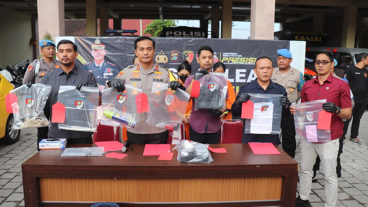 tiga wanita bunuh pria bertato