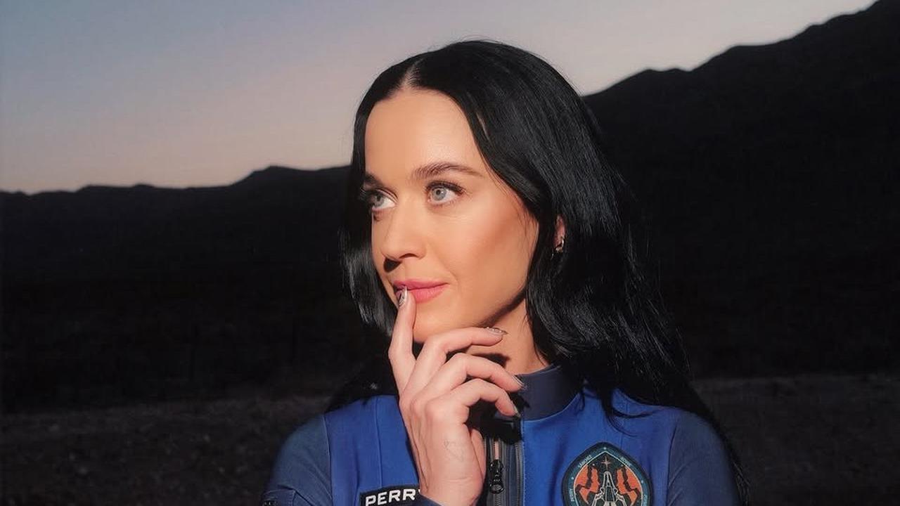 Wujudkan Mimpi Masa Kecil, Potret Bahagia Katy Perry 'Room Tour' Kapsul yang Akan Membawanya Terbang ke Luar Angkasa
