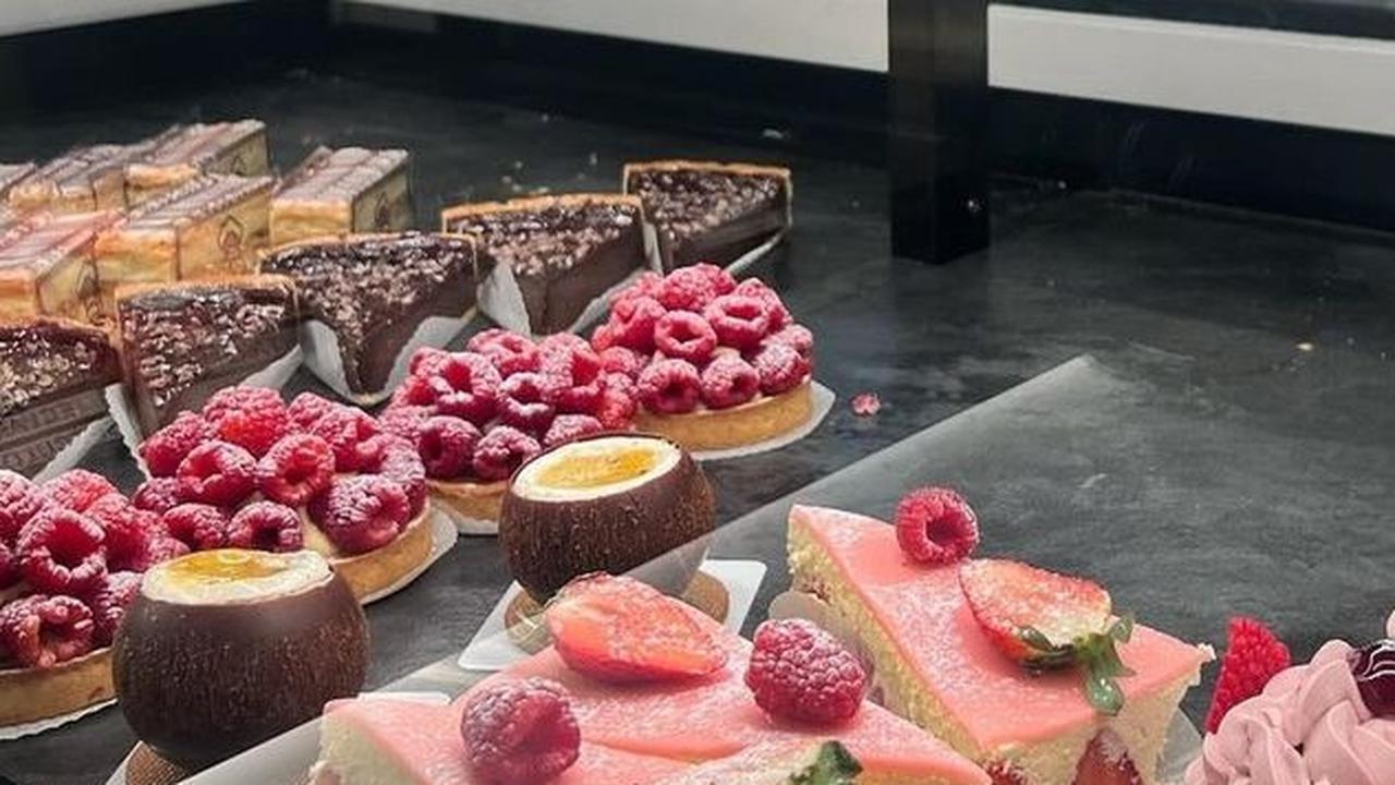 Menikmati Makanan