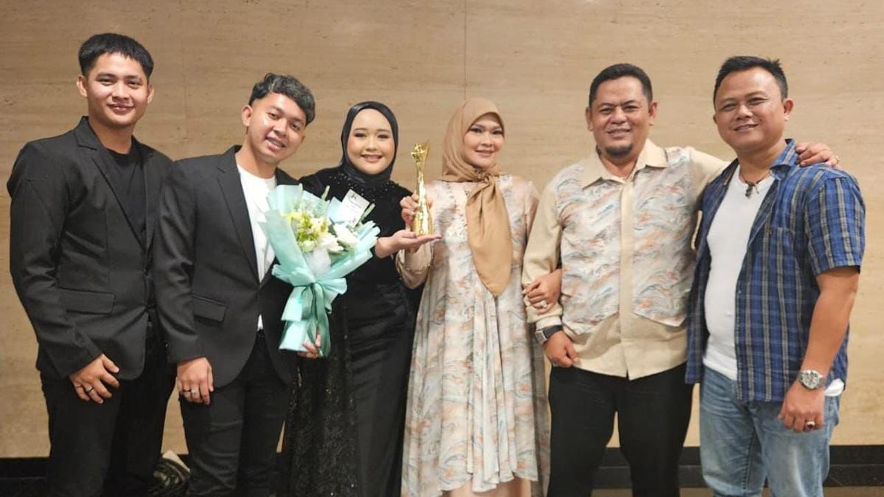 Sara Rahayu Raih Penghargaan Anugerah Dangdut Indonesia 2024