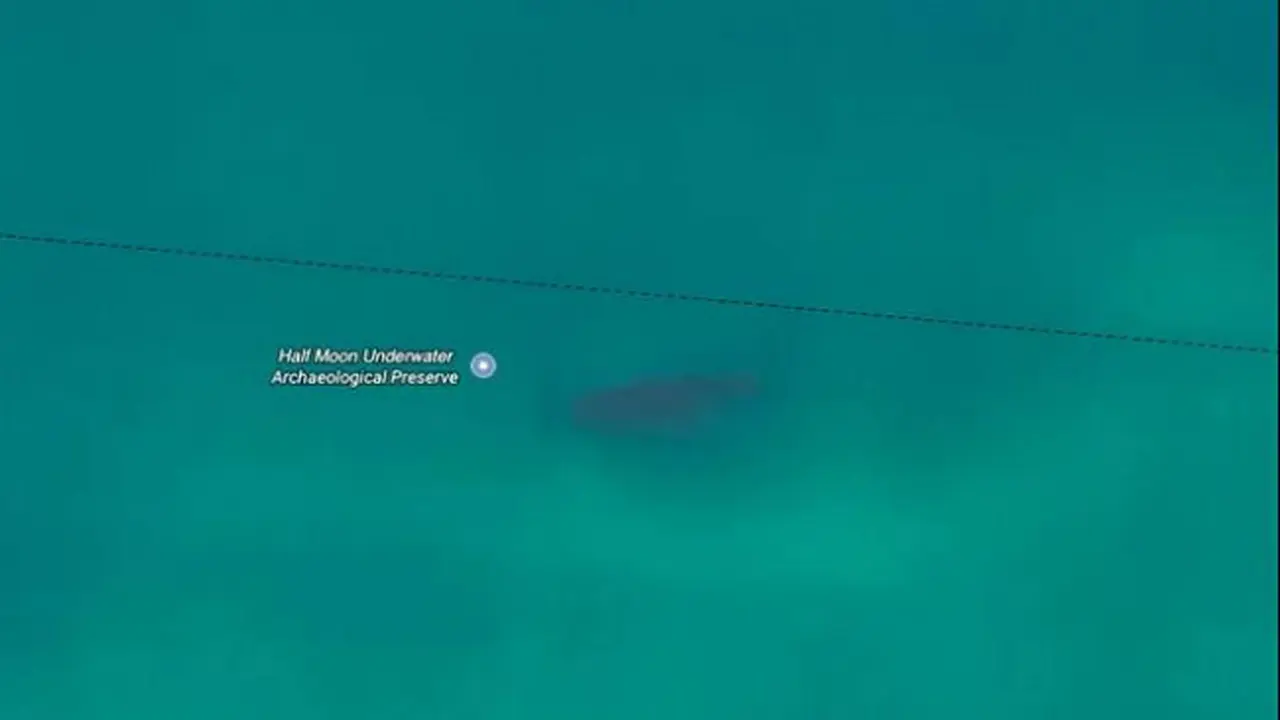 Penampakan kapal karam melalui Google Earth.