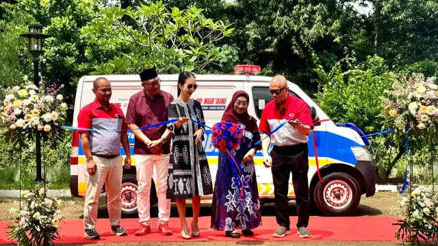 Bantuan berupa dua unit mobil ambulans dan satu unit mobil jenazah secara simbolis diberikan kepada Masjid Jami Soeprapto Soeparno di Taman Yayasan Tuna Netra Jakarta Timur dan Masjid Nur’aini di Pangkal Pinang.