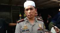 Kapolres Jakarta Selatan Komisaris Indra Jafar menyambangi rumah duka pensiunan TNI AL yang dibunuh. (Liputan6.com/ Ady Anugrahadi)
