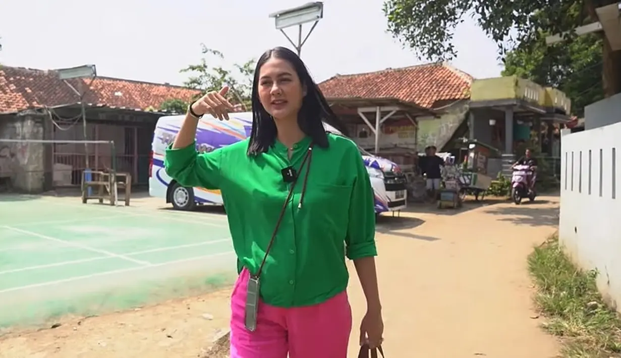 Paula Verhoeven berkunjung ke rumah Bonge pentolan Citayam Fashion yang terletak di Cilebut, Kabupaten Bogor, Jawa Barat. (YouTube  Baim Paula)