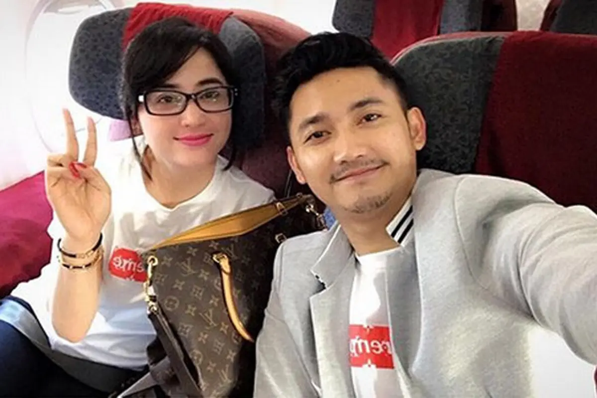 [Bintang] Dewi Perssik dan Angga Wijaya