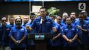 Ketua Umum Partai Demokrat Agus Harimurti Yudhoyono (AHY) memberikan pandangan awal tahun dan isu terkini di DPP Partai Demokrat, Jakarta, Kamis (12/1/2023). Salah satu yang menjadi sorotan AHY yakni KUHP yang baru disahkan. (Liputan6.com/Faizal Fanani)