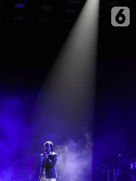 Dalam konser ini, KLa Project mampu membuat KLaNese, sebutan untuk penggemar KLa Project, bernostalgia lewat lagu-lagu hit-nya. (Liputan6.com/Herman Zakharia)