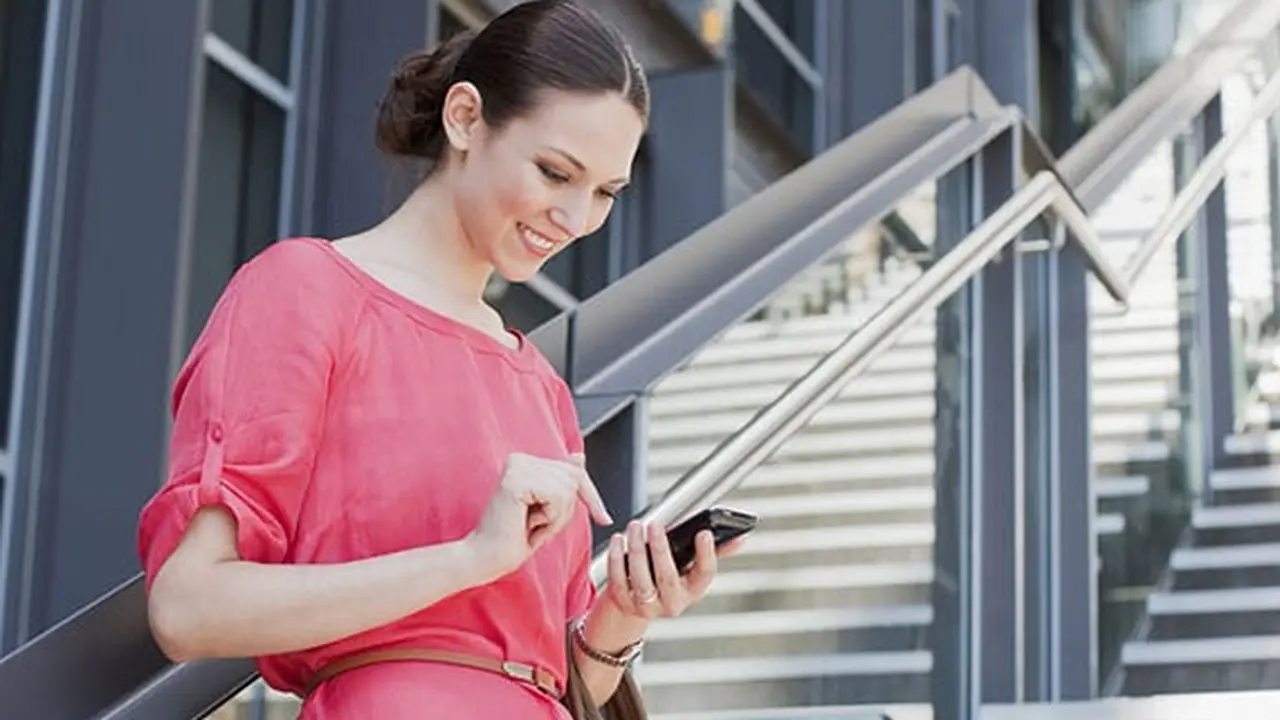 Smartphone dan Tablet Bisa Bikin Kulit Cepat Kendur