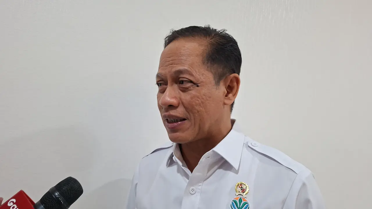 Menteri Lingkungan Hidup, Hanif Faisol Nurofiq bakal memeriksa 8 perusahaan pascabencana Sumatera.