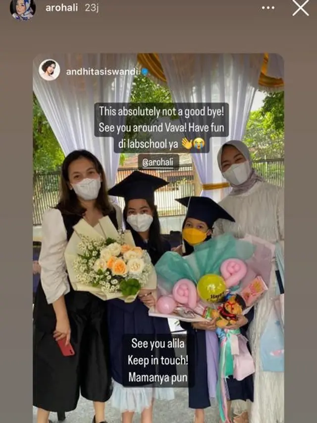 6 Momen Alya Rohali Dampingi Wisuda Putri Bungsunya, Kompak Bareng Suami