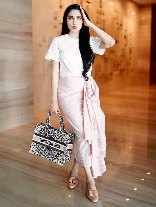 (Instagram/sandradewi88)