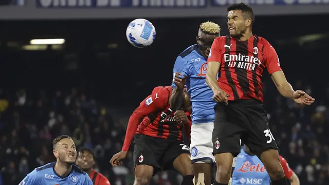 Foto: Gol Tunggal Olivier Giroud ke Gawang Napoli Bawa AC Milan Kembali Rebut Posisi Puncak dari Inter Milan di Liga Italia