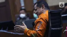 Irjen (Pol) Napoleon Bonaparte saat menjadi saksi dalam sidang lanjutan dugaan perantara suap penghapusan red notice Djoko Tjandra dengan terdakwa Tommy Sumardi di Pengadilan Tipikor, Jakarta, Selasa (24/11/2020). Sidang beragenda mendengar keterangan saksi. (Liputan6.com/Helmi Fithriansyah)