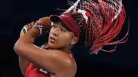 Naomi Osaka mengaku menghadapi tekanan yang besar ketika tampil di Olimpiade Tokyo 2020. Ia merasa sedih dengan kekalahan ini, namun dirinya juga senang dan bangga dapat bermain di Olimpiade Tokyo 2020. (Foto: AFP/Tiziana Fabi)