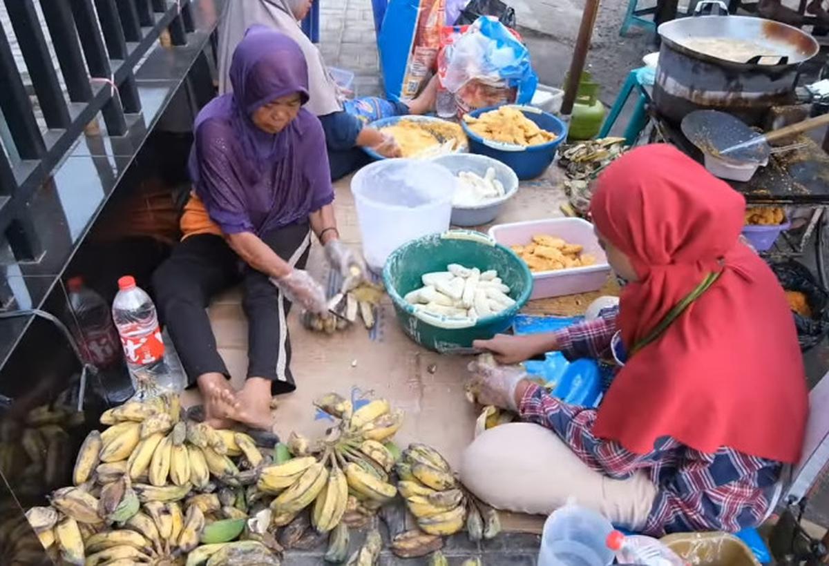 Kisah Mantan Kuli Jadi Penjual Pisang Goreng