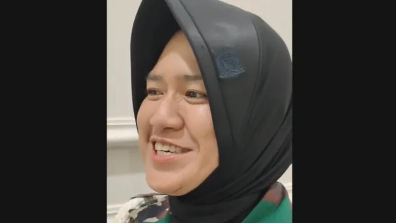 Dikesempatan yang sama, Serma Soraya ditanya perihal hal yang paling berkesan selama bekerja. Siapa sangka, Ia pernah dimarahi oleh istri Moeldoko.