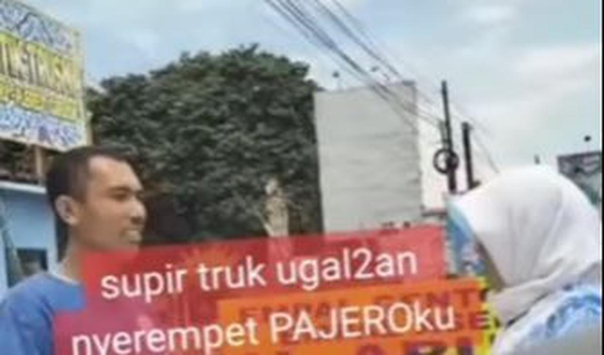 Sopir itu mengatakan bahwa di depannya ada motor yang tidak segera minggir meski telah di klakson sehingga menyerempet Pajero Sport tersebut.