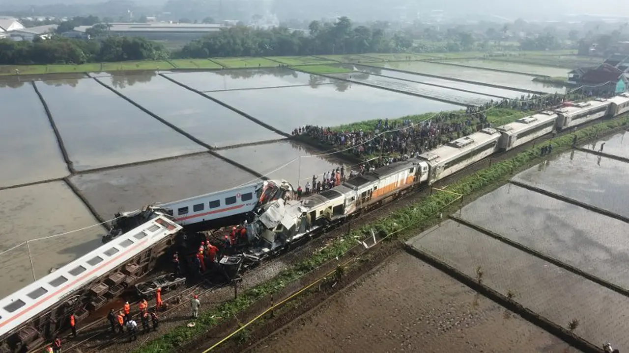 Kecelakaan Kereta Turangga Vs Bandung Raya
