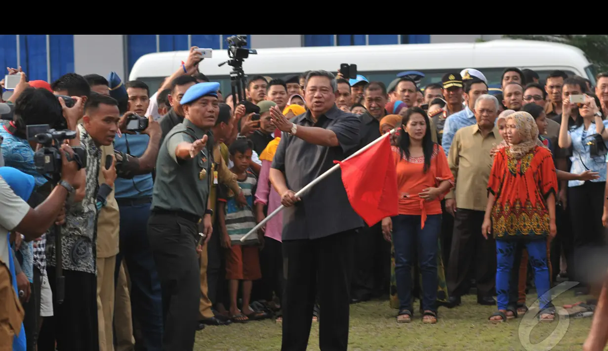 Sby dengan senang hati mau menjadi juri lomba lari pesta rakyat, Bogor, Selasa (18/8/2014) (Liputan6.com/Johan Tallo)