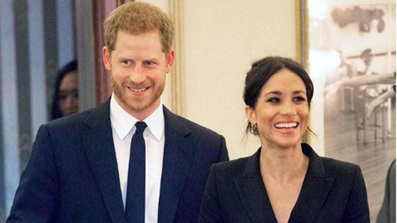 Pilih Tuxedo Dress, Meghan Markle Terinspirasi dari Putri Diana