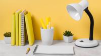 Ilustrasi lampu meja belajar. (c) Freepik