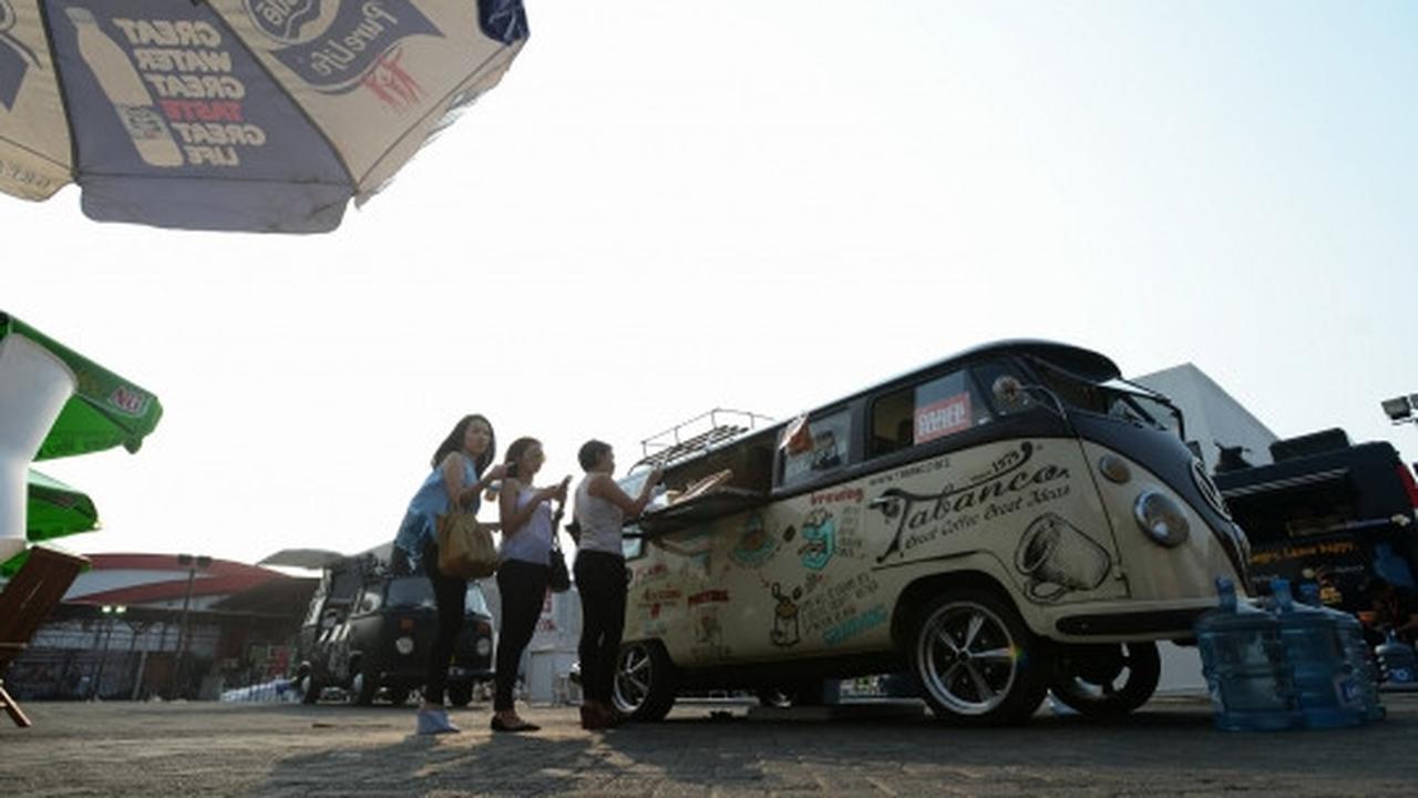 Menikmati kuliner unik food truck di IIMS 2015
