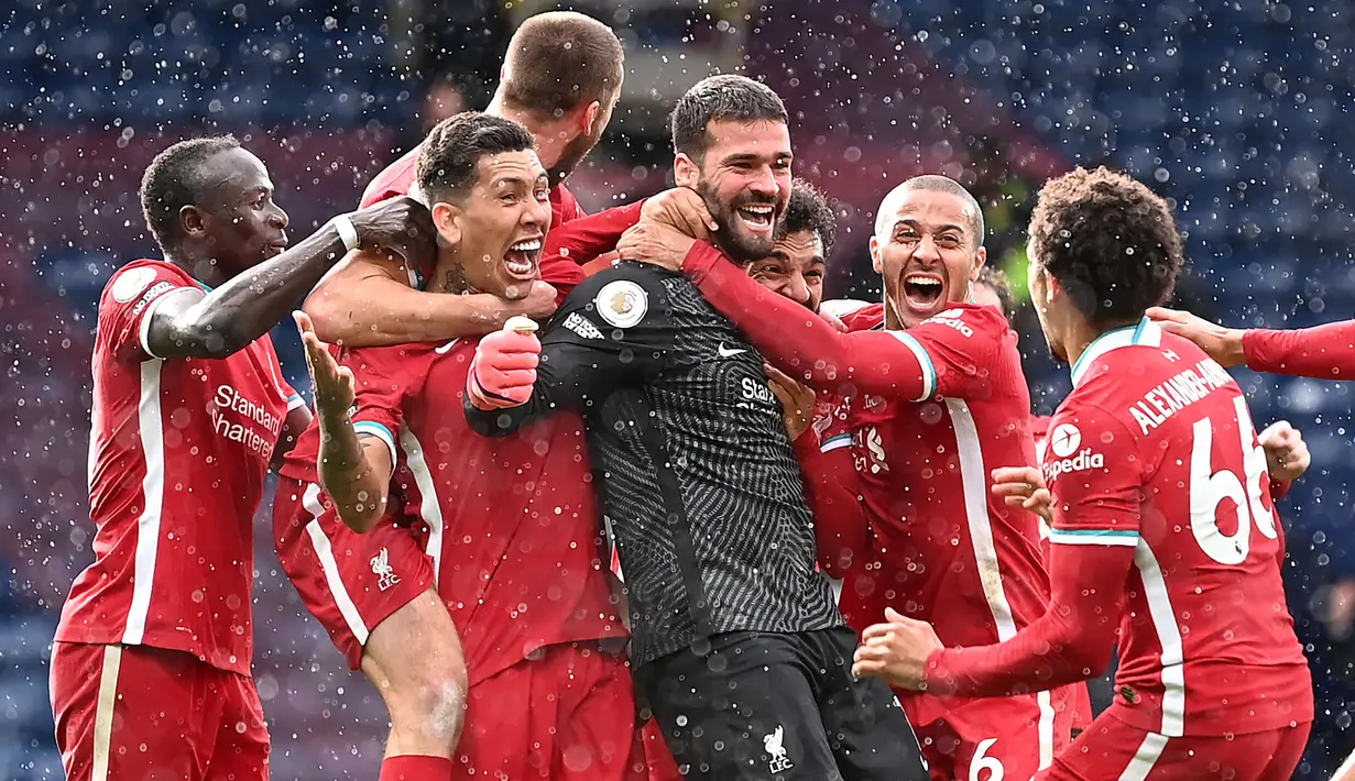 Liverpool mampu menempati urutan kedua klub Liga Inggris dengan pengeluaran terbanyak di bursa transfer Januari 2022. Padahal, The Reds hanya mendatangkan satu pemain saja, yaitu Luis Diaz yang diboyong dari FC Porto dengan harga Rp782 miliar. (AFP/Pool/Laurence Griffiths)