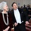 CEO dan chief engineer SpaceX Elon Musk (kanan) bersama ibunya supermodel Maye Musk menghadiri acara Met Gala 2022 di Metropolitan Museum of Art, New York, Amerika Serikat, 2 Mei 2022. Tema Met Gala 2022 adalah "In America: An Anthology of Fashion". (Jamie McCarthy/Getty Images/AFP)