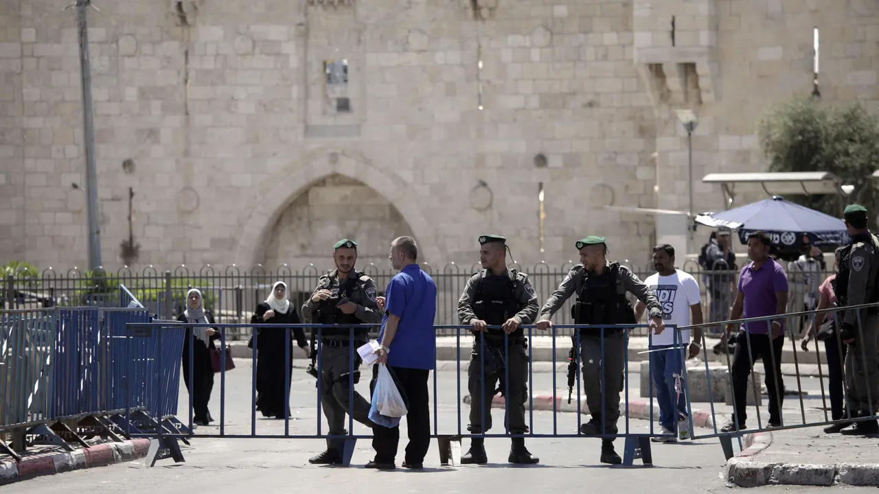 Usai Tragedi Penembakan Polisi, Masjid Al-Aqsa Kembali Dibuka