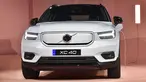 Produsen otomotif kelahiran Swedia, Volvo resmi meluncurkan mobil listrik perdananya, XC40 Recharge dalam acara di Los Angeles, California pada 16 Oktober 2019. Mobil listrik ini memiliki jarak tempuh 400 kilometer dalam satu kali pengisian daya. (Frederic J. BROWN / AFP)