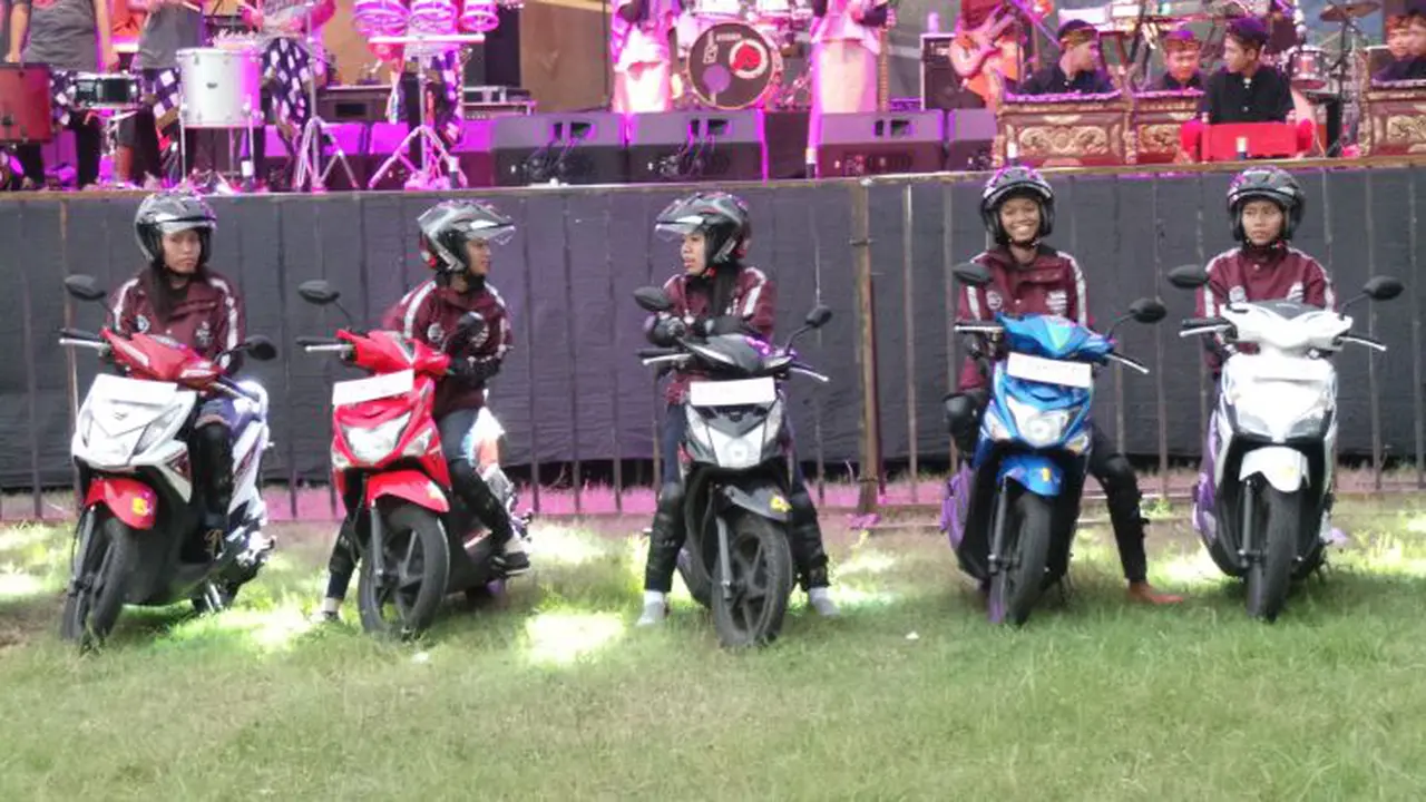 Ladies Biker Antusias Ikut Turing Honda