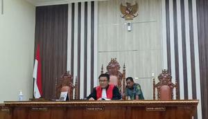 Hakim tunggal Pengadilan Negeri Tanjungkarang, Agus Windana, menolak seluruh permohonan praperadilan yang diajukan Arinal Djunaidi dalam sidang putusan. (Liputan6.com/Ardi Munthe).
