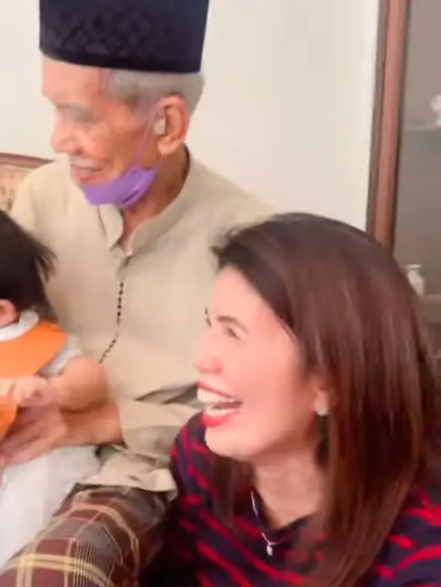 Kakek Nenek Atta Halilintar dapat Mobil Baru