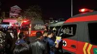 Seluruh korban meninggal dunia dalam insiden kebakaran Depo Pertamina Plumpang dibawa ke Rumah Sakit Bhayangkara Polri Kramat Jati, Jakarta Timur. (Dok. Liputan6.com/Nanda Perdana Putra)