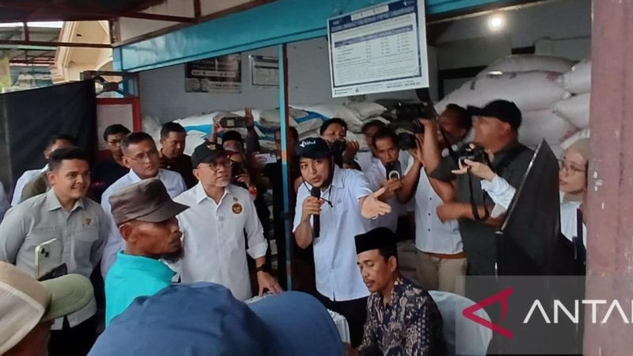 Kabar Gembira Petani! Harga Pupuk Bersubsidi Turun 20 Persen, Menko Pangan Langsung Cek di Jombang