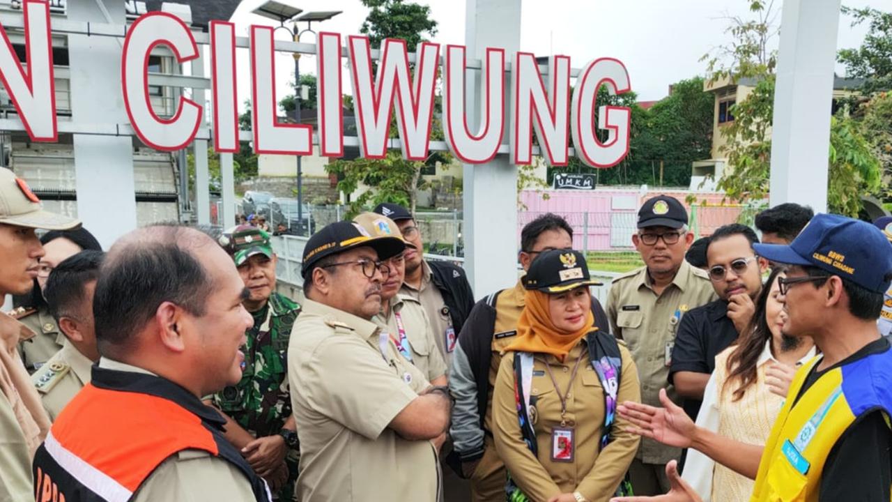 VIDEO: Rano Karno Tinjau Sungai Ciliwung "Lebih Pelik Jakarta Daripada Banten"