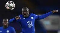 N'Golo Kante. Gelandang tengah Prancis berusia 30 tahun ini menjelma menjadi andalan Chelsea di lini tengah. Keunggulannya adalah daya jelajah yang tinggi dalam tiap pertandingan. Total 5 musim, ia telah bermain dalam 218 laga dengan mencetak 11 gol. (Foto: AFP/Ben Stansall)