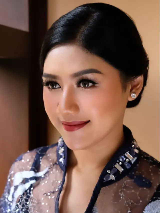 Pesona Erina Gudono Hadiri Pernikahan Nex Carlos, Tampil Memesona dengan Dress Brokat