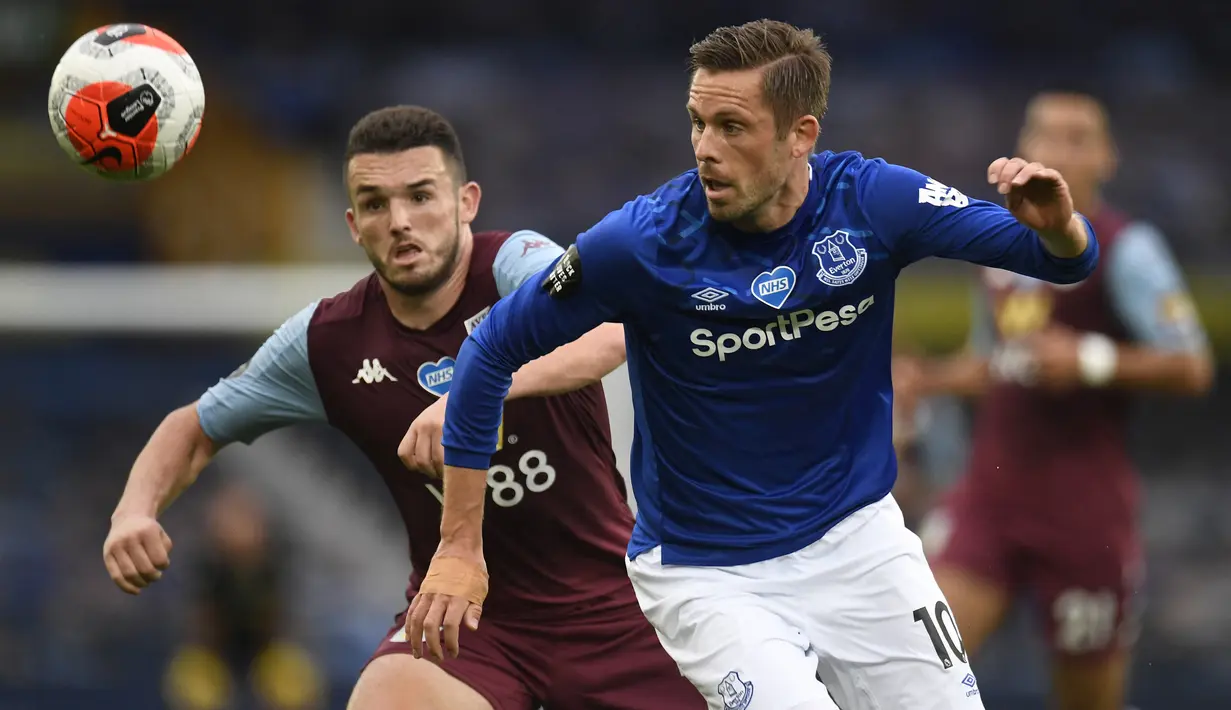 Gylfi Sigurdsson. Gelandang serang Islandia ini sama sekali belum bermain di musim ini akibat mendapat hukuman akibat kasus kekerasan seksual terhadap anak-anak. Di musim-musim sebelumnya ia mampu menjadi jangkar di lini tengah The Toffees dan total telah menyumbang 31 gol dan 25 assist di semua ajang dari 156 laga. (AFP/Pool/Peter Powell)