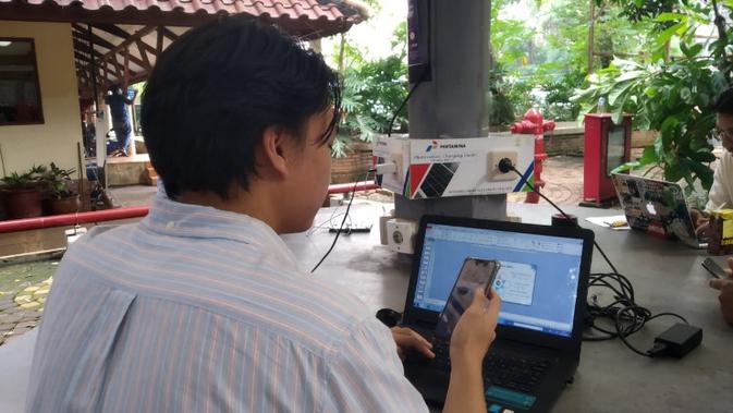 Pertamina MOR III bersama mahasiswa Departemen Kimia Fakultas Teknik Universitas Indonesia (FT UI) meluncurkan Photovoltaic Charging Outlet untuk menunjang kegiatan akademis mahasiswa.