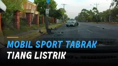 Sebuah mobil berperforma tinggi tabrak tiang listrik. insiden itu terjadi di Australia.