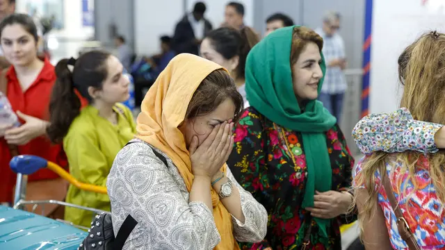 Prancis Evakuasi Lima Perempuan Afghanistan yang Terancam oleh Taliban