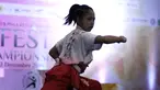 Atlet wushu saat mengikuti Festival Wushu di Wisma Serba Guna Senayan, Jakarta, Jumat (20/12). Ratusan atlet wushu berusia 6-15 tahun ikuti kejuaraan wushu nasional. (Bola.com/Yoppy Renato)