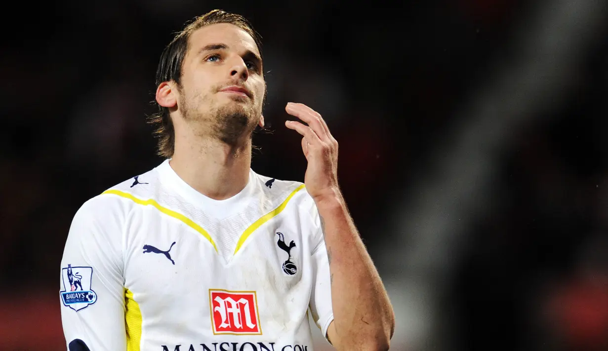 7. David Bentley - Sempat digadang-gadang menjadi suksesor David Beckham, mantan gelandang Tottenham tersebut memutuskan pensiun dengan alasan tidak mencintai si kulit bundar lagi. (AFP/Paul Ellis)