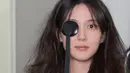 Gemasnya Park Eun Bin menutupi sebelah matanya dengan centong? (Foto: Instagram/ eunbining0904)