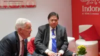 Menteri Koordinator Bidang Perekonomian Airlangga Hartarto bertemu dengan CEO dan Chairman the Coca Cola Company James Quincey, di Davos-Swiss, Selasa (24/5/2022). (Sumber ekon.go.id)