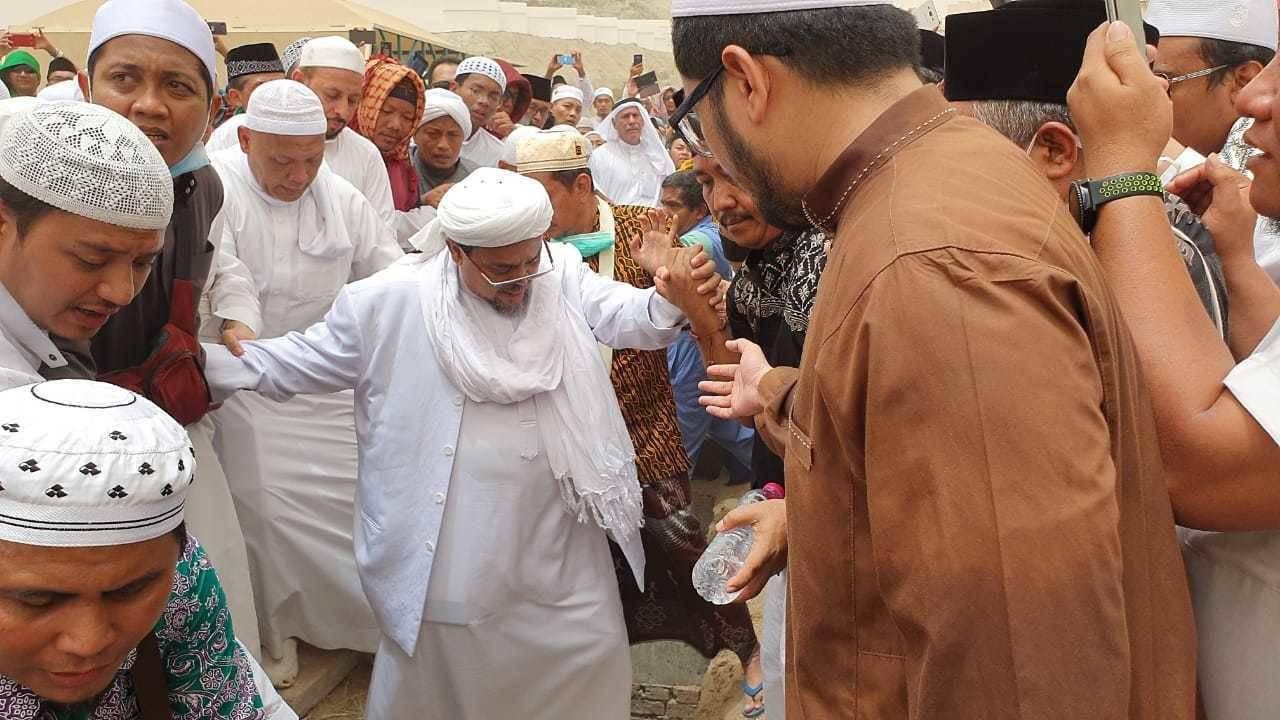 VIDEO: Pemakaman Mbah Moen Dihadiri Rizieq Shihab