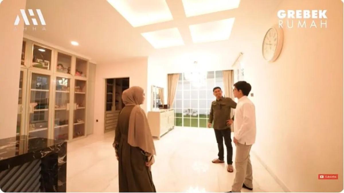 Potret Rumah Mewah Ustaz Solmed, Berfasilitas Lengkap dan Ada Pom Bensin Mini
