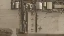 Foto satelit yang diambil oleh Planet Labs Inc., kendaraan dan pesawat yang ditinggalkan dan cacat terlihat di bandara internasional Kabul setelah penarikan pasukan AS dari Afghanistan, Selasa (31/8/2021).  Taliban kini memegang kendali penuh atas Bandara Kabul. (Planet Labs Inc. via AP)